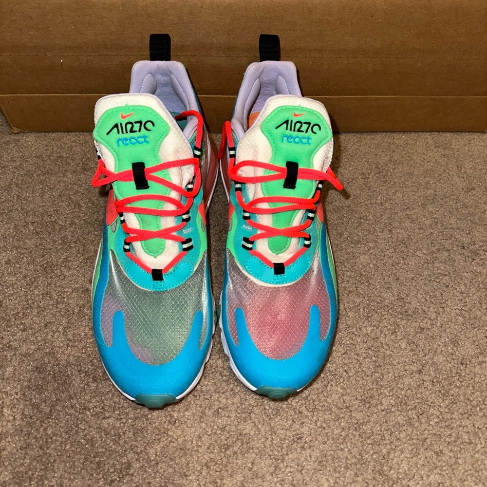 Nike Blue and Green Dynamic Sneakers